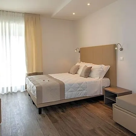 Mayer Hotel 2*