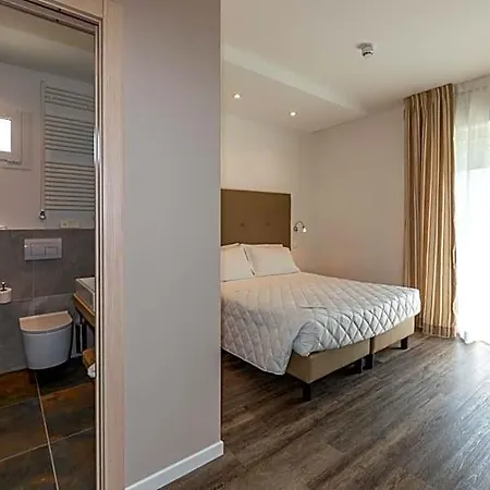Mayer Hotel 2*