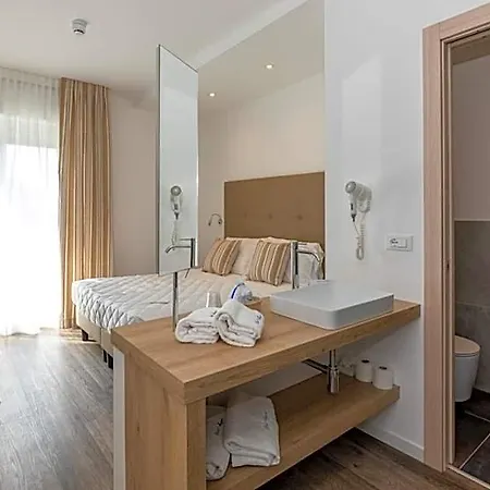 Mayer Hotel